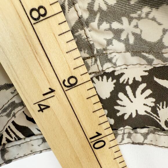 Patagonia Men's Wavefarer Board Shorts Tan Cream Floral Size 33 Swim Beach Pool - Picture 12 of 12